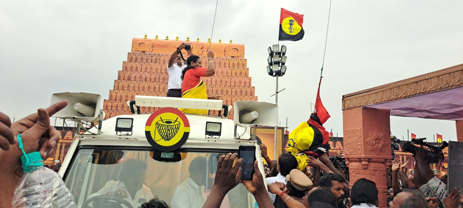 தேமுதிக மக்கள் உரிமை மாநாட்டு திடலில் பொதுச் செயலாளர் பிரேமலதா