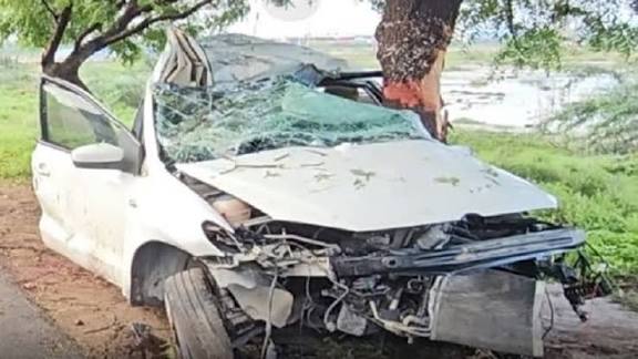 தெலுங்கானாவில் இன்று அதிகாலை மரத்தில் கார் மோதல்: 4 கல்லூரி மாணவர்கள் பலி