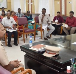 பொங்கல் பரிசுத் தொகுப்பு வழங்குவது தொடர்பாக கலெக்டர் கலைச்செல்வி ஆலோசனை