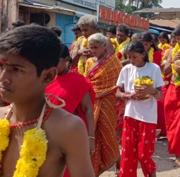 காளியம்மன் கோயிலில் நேற்று 1,008 பால்குடம் ஏந்தி ஊர்வலம்