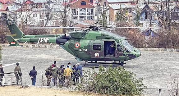 ஜம்மு காஷ்மீரில் 200 அடி பள்ளத்தில் ராணுவ வாகனம் கவிழ்ந்து 10 வீரர்கள் உயிரிழப்பு