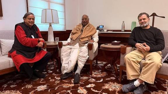 நாங்கள் ஒரே நோக்கத்துடன் பயணிக்கிறோம்’’ - கார்கே, ராகுல் உடனான சந்திப்புக்குப் பிறகு சசி தரூர் பேட்டி