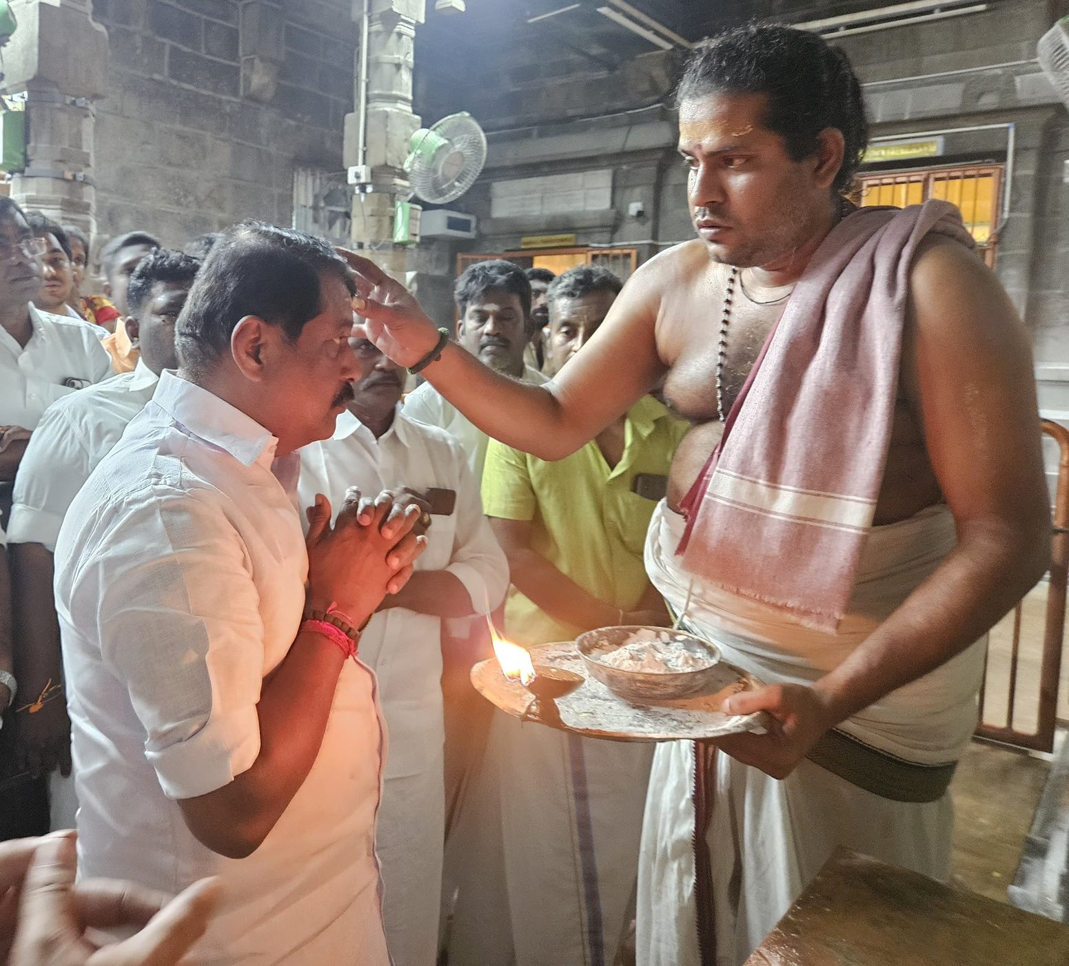 ஸ்ரீ ஆபத்சகாயேஸ்வரசுவாமி திருக்கோவிலில் பாஜக மாநிலத் தலைவர் நயினார்நாகேந்திரன் சுவாமி தரிசனம்