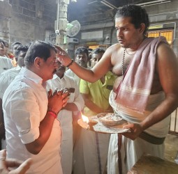 ஸ்ரீ ஆபத்சகாயேஸ்வரசுவாமி திருக்கோவிலில் பாஜக மாநிலத் தலைவர் நயினார்நாகேந்திரன் சுவாமி தரிசனம்