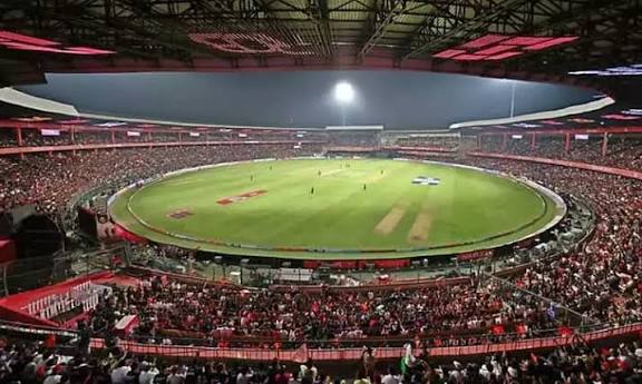 ஐபிஎல் தொடர்: புதிய மைதானத்தில் விளையாடும் பெங்களூரு அணி