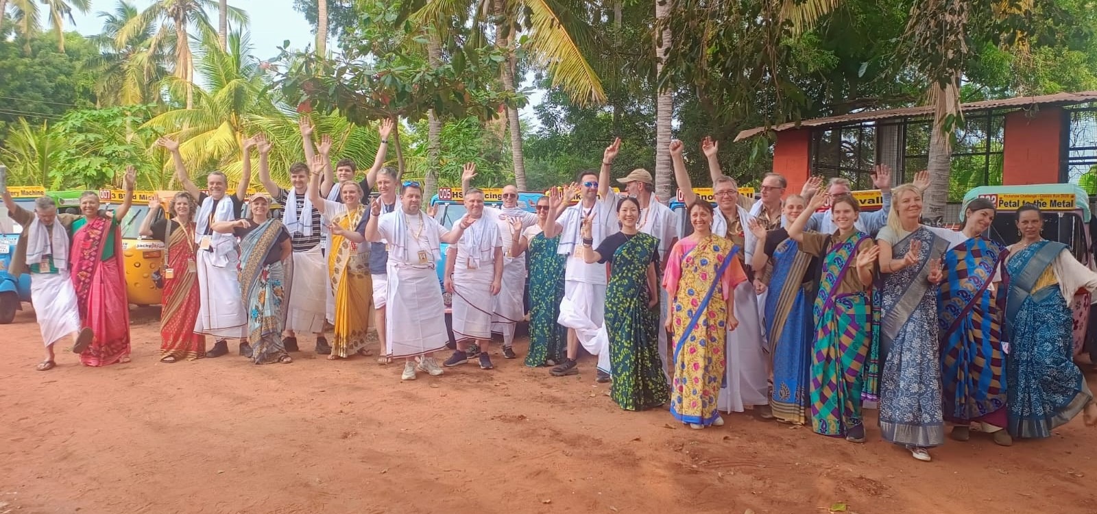 பல்வேறு நாடுகளைச் சேர்ந்த 29 பேர், சென்னையில் இருந்து ஆட்டோக்களில் கன்னியாகுமரிக்கு பயணம்