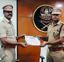 சிறப்பாக பணிபுரிந்த காவல் துறையினருக்கு சான்றிதழ்