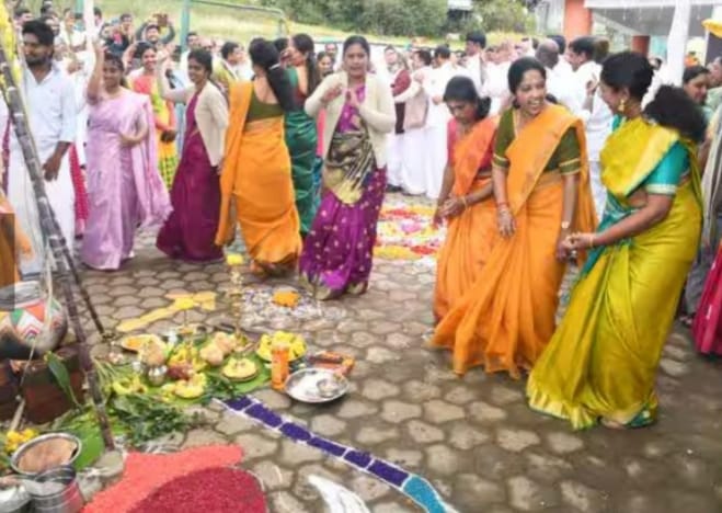 ஊட்டி கூடுதல் கலெக்டர் அலுவலக வளாகத்தில் நடந்த பொங்கல் விழா