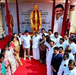 பரமக்குடியில் தியாகி இமானுவேல் சேகரன் திருவுருவச்சிலை