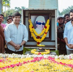 எம்ஜிஆர் சமாதியில் நடிகர்கள் கார்த்தி,சத்யராஜ், ஆனந்தராஜ் மலர்வளையம்