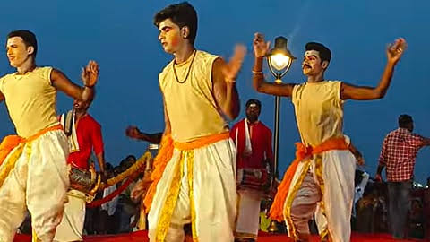 மெரினாவில் பாரம்பரிய கலை நிகழ்ச்சி: ஏராளமானோர் கண்டு ரசித்தனர்