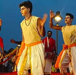 மெரினாவில் பாரம்பரிய கலை நிகழ்ச்சி: ஏராளமானோர் கண்டு ரசித்தனர்