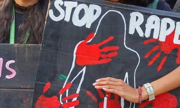 ஓடும் வேனில் இளம்பெண் கூட்டு பலாத்காரம்: அரியானாவில் கொடூரம்