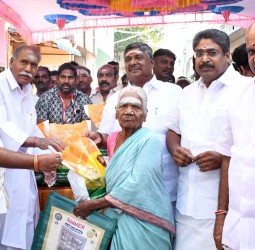 புதுவையில் அனைத்து ரேஷன் கார்டுகளுக்கும் பொங்கல் தொகுப்பு வழங்கும் பணி