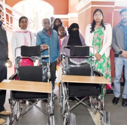 மாற்றுத்திறனாளிகளுக்கு சிறப்பு சக்கர நாற்காலி