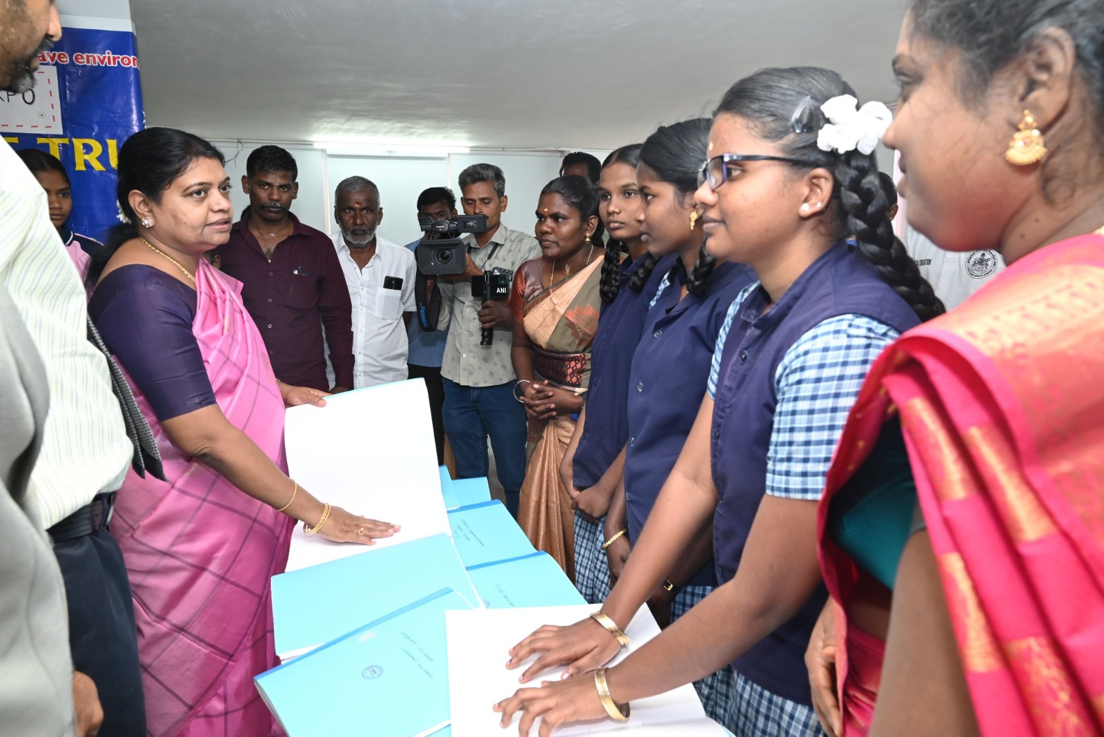 Mother Five Rose Trust நடத்திய மாநில அளவிலான கதை, கவிதை, கட்டுரை போட்டி