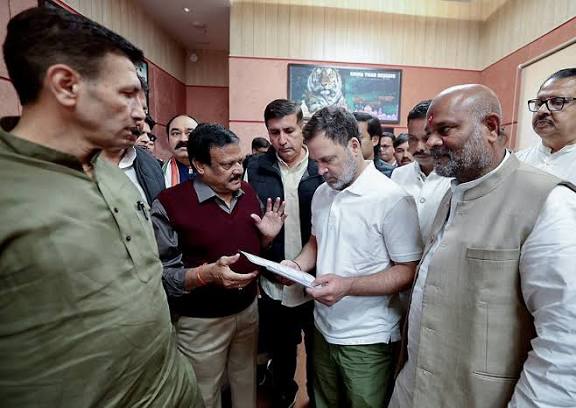 இந்தூரில் மாசடைந்த குடிநீரால் பாதிக்கப்பட்டோரை சந்தித்த ராகுல்!