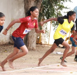 கரூர் மாவட்ட திமுக சார்பில் மாவட்ட அளவிலான பள்ளி மற்றும் கல்லூரி மாணவியருக்கான தடகள விளையாட்டு போட்டி