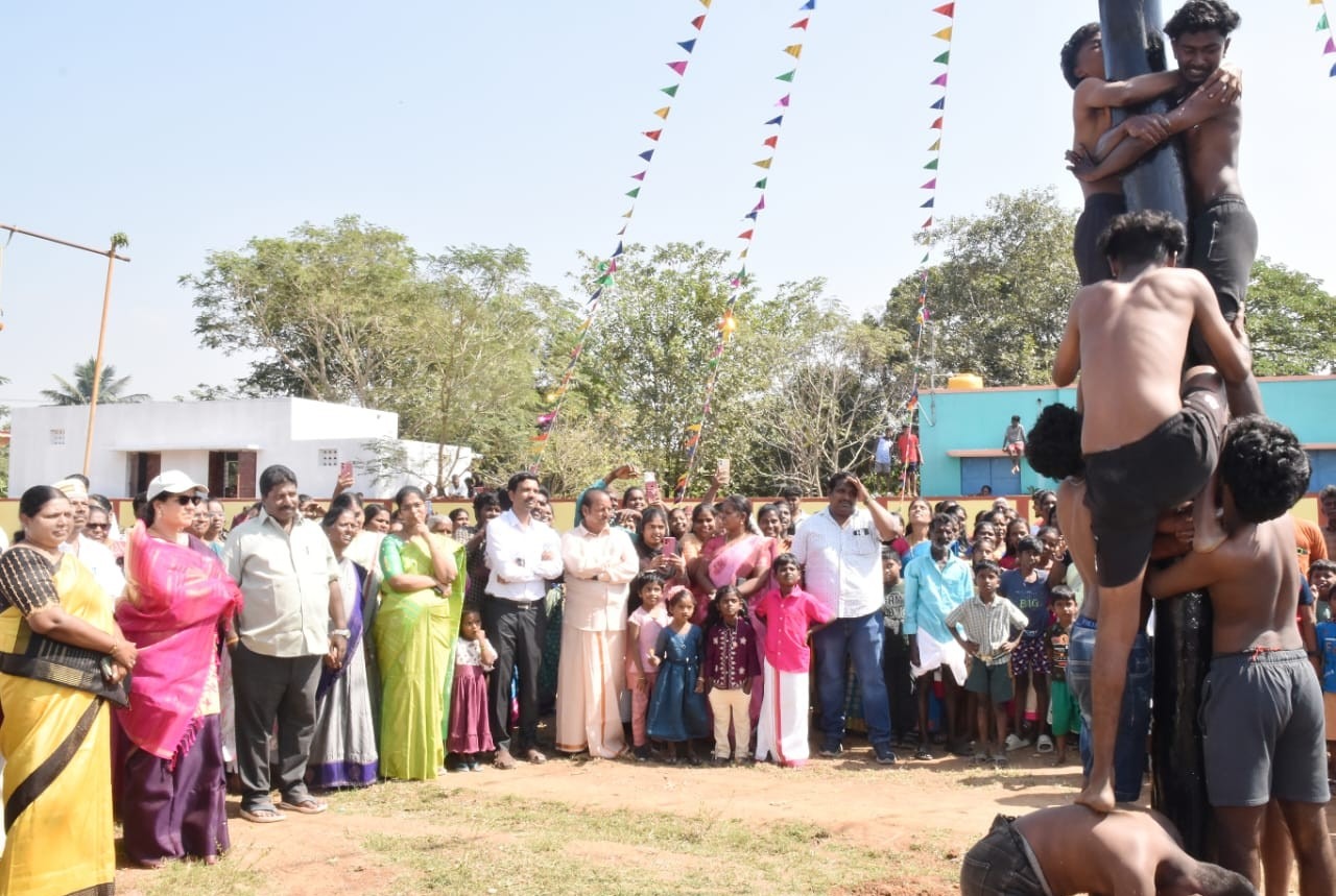 தேவரியம்பாக்கம் ஊராட்சியில் நேற்று நடந்த பொங்கல் விழா