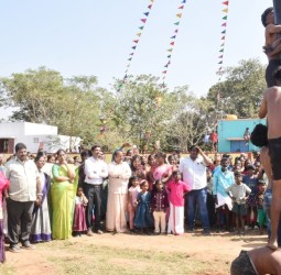 தேவரியம்பாக்கம் ஊராட்சியில் நேற்று நடந்த பொங்கல் விழா