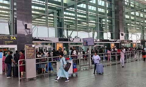 பையில் 2 வெடிகுண்டுகள்... விமான நிலையத்தில் விளையாட்டாக கூறிய தொழிலதிபர்; அடுத்து நடந்தது...