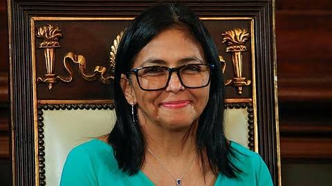 வெனிசுலா இடைக்கால அதிபராக டெல்சி பதவியேற்பு