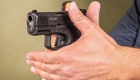 நெய்வேலியில் போலீஸாரை வெட்டிய ரவுடி சுட்டுப்பிடிப்பு