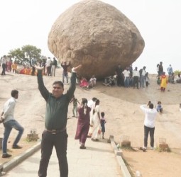 மாமல்லபுரத்தில் குவிந்த சுற்றுலாப் பயணிகள்