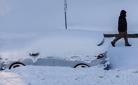 அமெரிக்காவில் உறைபனி, பனிப்புயலுக்கு 15 பேர் பலி!