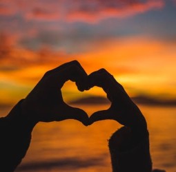 காதலின் நீதி ஒன்று