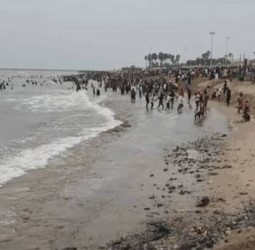 திருச்செந்தூர் கோவில் முன்பு கடல் அரிப்பு: கவனமுடன் நீராட பக்தர்களுக்கு அறிவுறுத்தல்