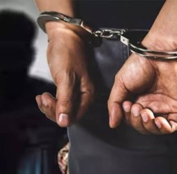 மதுபானம் கொடுத்து 12 வயது பள்ளி மாணவனுக்கு பாலியல் தொல்லை - ஆசிரியர் கைது