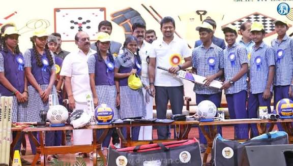 நீலகிரியில் 294 வார்டுகளுக்கு கலைஞர் விளையாட்டு உபகரணங்கள்