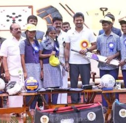 நீலகிரியில் 294 வார்டுகளுக்கு கலைஞர் விளையாட்டு உபகரணங்கள்