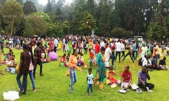 ஊட்டிக்கு கடந்த ஆண்டில் 20 லட்சம் சுற்றுலா பயணிகள் வருகை