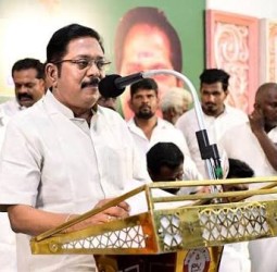 அதிமுக ஊழல் கட்சி என்றால் செங்கோட்டையனை எதற்காக சேர்த்தார்?” - விஜய்க்கு தினகரன் கேள்வி