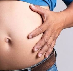 வயிறு உப்புசம் இனி பயமுறுத்தாது: வீட்டிலேயே செய்யக்கூடிய மேஜிக் தீர்வுகள்!