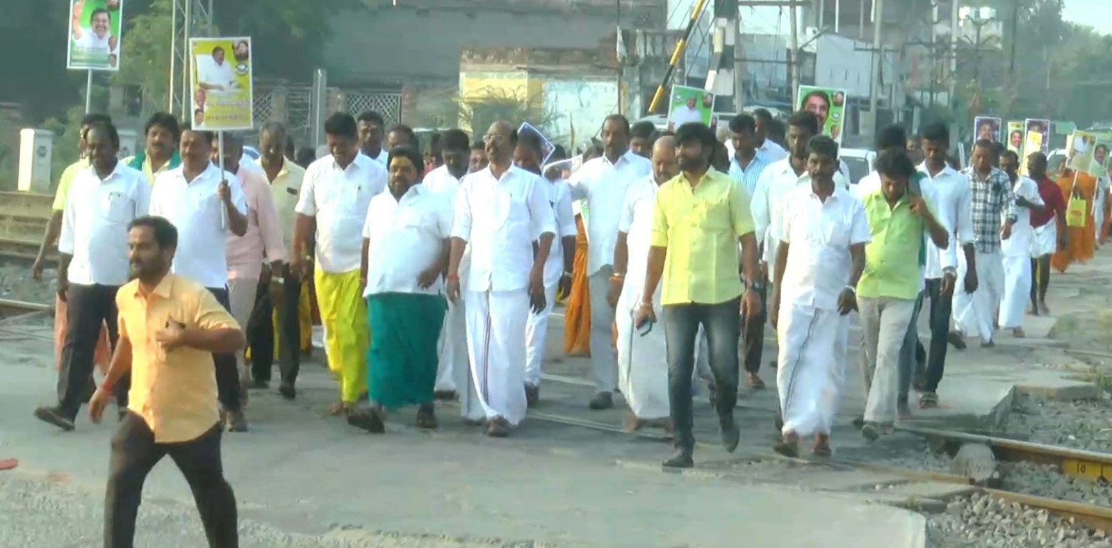 இருக்கன்குடி மாரியம்மன் கோவிலுக்கு விருதுநகர் கிழக்கு மாவட்ட அதிமுக வினர் பாதயாத்திரை