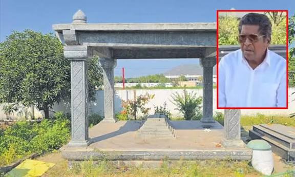 தெலுங்கானா: சொந்த செலவில் கட்டிய கல்லறையில் முதியவர் அடக்கம்