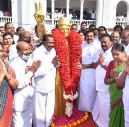 எம்.ஜி.ஆர். சிலைக்கு 17–ந்தேதி எடப்பாடி மாலை அணிவித்து, கொடி ஏற்றி இனிப்பு வழங்குகிறார்