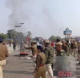 அசாமின் கோக்ரஜாரில் ராணுவம் குவிப்பு - வன்முறையின் பின்புலம் என்ன?