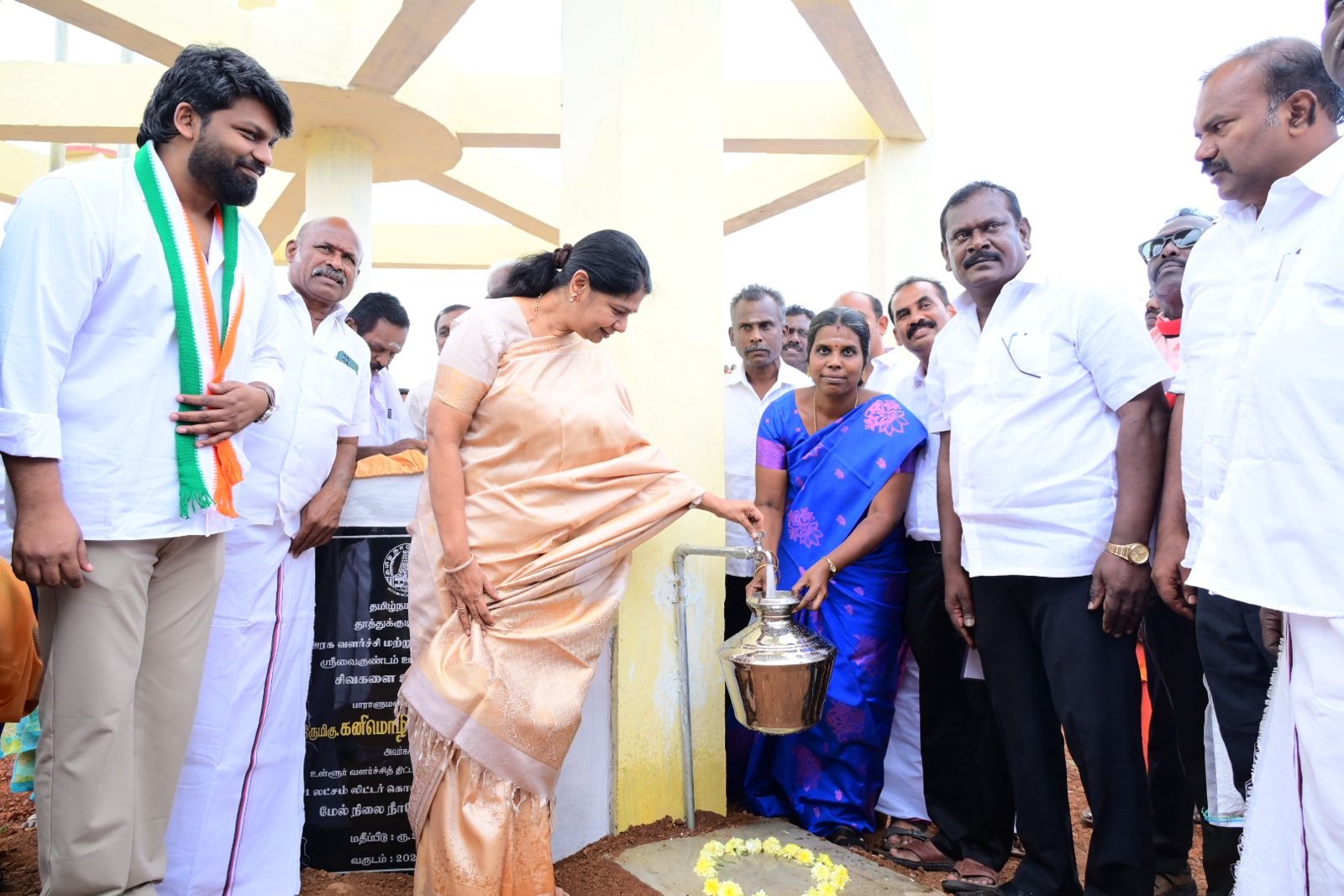 1 லட்சம் லிட்டர் கொள்ளளவு கொண்ட மேல்நிலை நீர்த் தேக்கத் தொட்டி