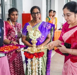 டிப்ளோமா நர்சிங் பயிலும் மாணவ, மாணவியர்களுக்கான விளக்கேற்றும் விழா