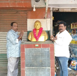 வடசென்னை மாவட்டம் ஆர்கே நகர் தொகுதி 41வது வட்டம் காமராஜர் சிலைக்கு மாலை அணிவித்து வடசென்னை மாவட்ட துணைத் தலைவர் சண்முகம் தலித் முருகேசன்